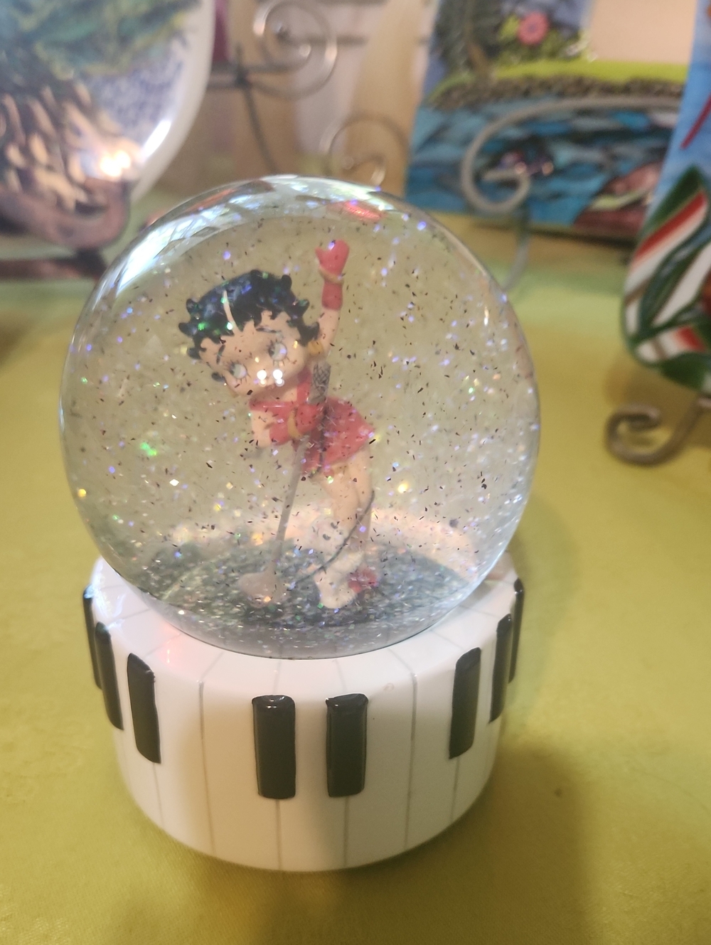Vintage Betty Boop Snow Globe